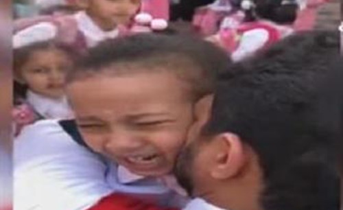 فيديو مؤثر.. لقاء حار بين طفلة ووالدها بعد حرمانه من رؤيتها عامين