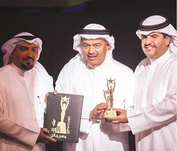 بالفيديو.. «المسرحيون في العيد» كرَّم 44 ممثلة وممثلاً و«وندي» أفضل عرض متكامل