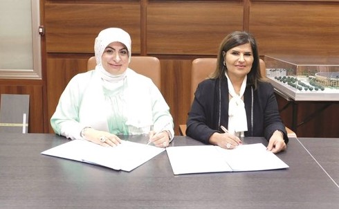 باسمة الدهيم ونبيلة العنجري توقعان عقد اقامة معرض هوريكا﻿