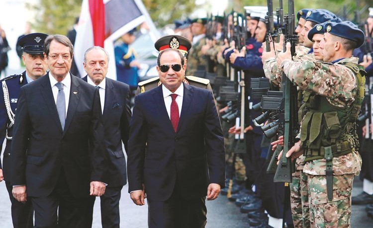 الرئيس القبرصي نيكوس أنستاسياديس مستقبلا الرئيس عبدالفتاح السيسي	(رويترز)﻿