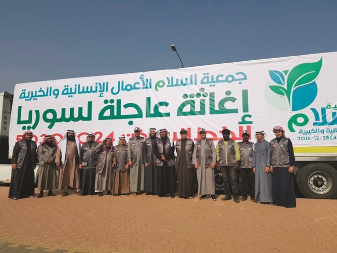 «السلام الخيرية» تستقبل متطوعي طلبة البعوث وتحثّ على فزعة لتجهيز الشاحنات الإغاثية