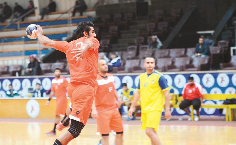 نجم كاظمة إبراهيم الأمير يصوب على المرمى﻿
