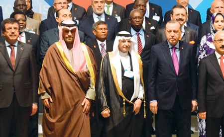 أنس الصالح خلال اجتماعات «الكومسيك»