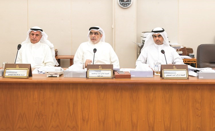 رياض العدساني وعدنان عبدالصمد وعبدالله الرومي اثناء الاجتماع﻿