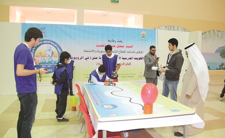 الطالبان عبدالكريم غنام وعبدالله كراتا من لجنة التحكيم﻿