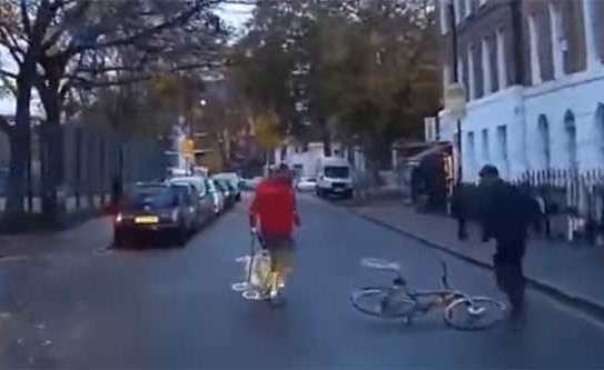 بالفيديو.. كيف نجح هذا الرجل في استعادة دراجة من لص