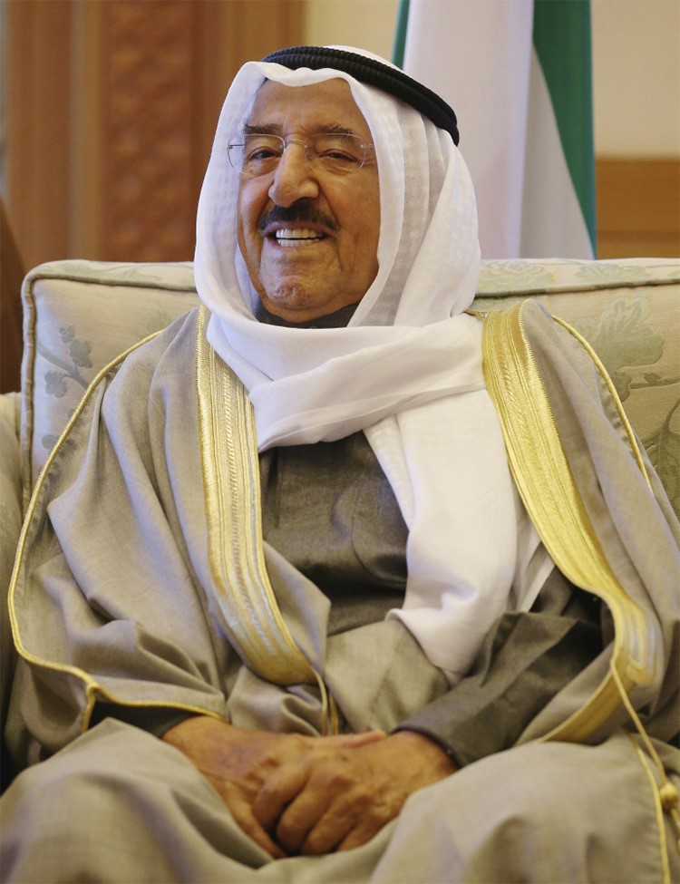 الأمير يتلقى عددا من الاتصالات للاطمئنان على صحة سموه