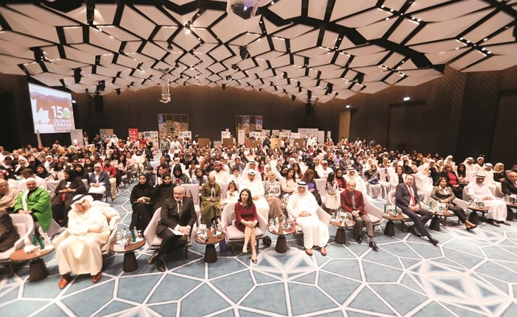جمع غفير من الحضور خلال حفل توزيع الجوائز﻿