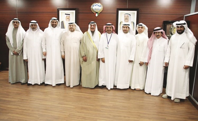 الفريق م. فهد الأمير ود.خالد مهدي يتوسطان الحضور﻿