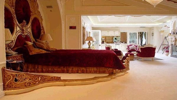 جولة داخل قصر روبرت موغابي: ترف وبذخ بالمليارات