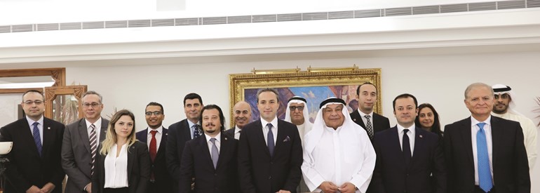 لقاء رئيس مجلس ادارة شركة صناعات الغانم قتيبة يوسف الغانم وفريق شاحنات فورد﻿