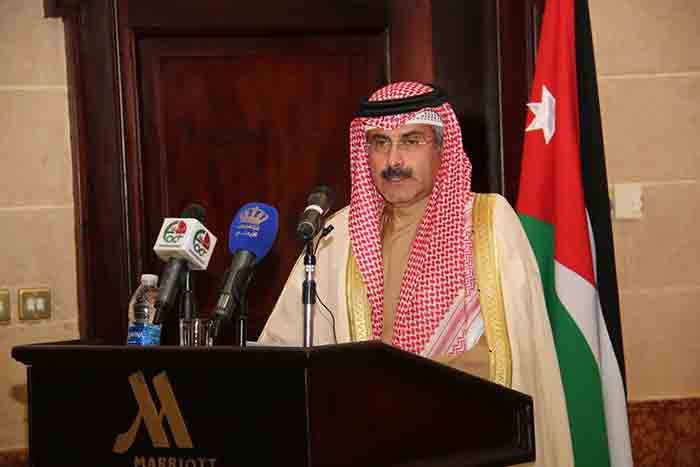 الشيخ مبارك الدعيج ملقيا كلمته