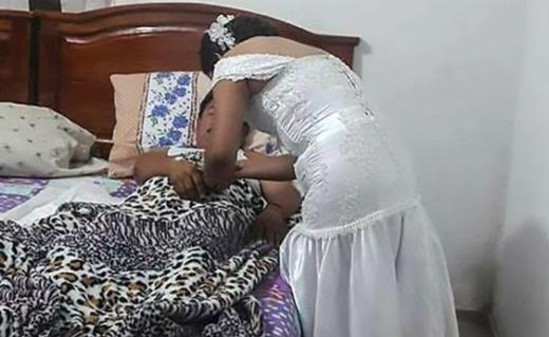 شاهد.. عروس تترك حفل زواجها بفستان الزفاف من أجل رجل آخر !