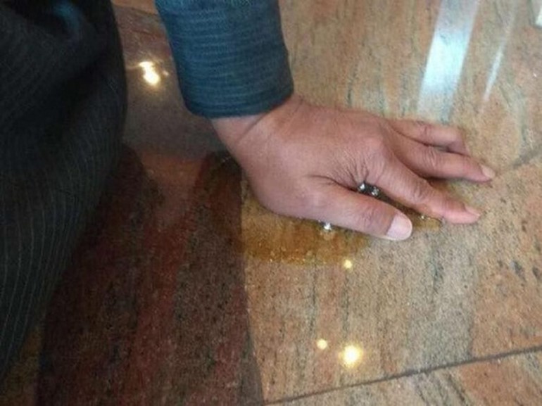 عامل يبتكر طريقة فريدة للاحتجاج على طرده من العمل