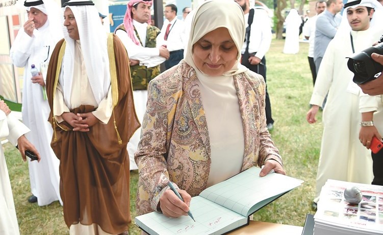  وتوقع في دفتر كبار الزوار ﻿