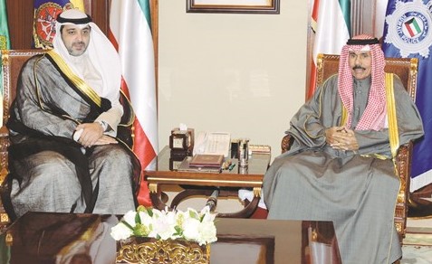 سمو ولي العهد الشيخ نواف الأحمد خلال استقباله الشيخ محمد العبدالله﻿