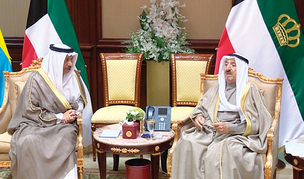 صاحب السمو الأمير الشيخ صباح الأحمد لدى استقباله سمو رئيس الوزراء الشيخ جابر المبارك أمس