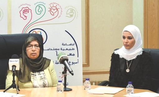 د.نوال القعود متحدثة خلال المؤتمر الصحافي ﻿