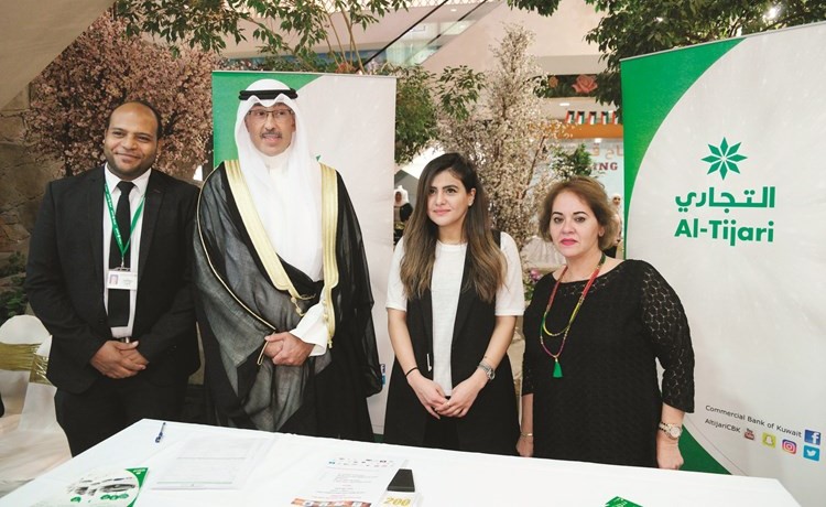 الشيخ فواز الخالد في جناح البنك التجاري﻿