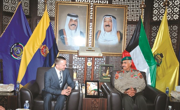 رئيس الأركان الفريق الركن محمد الخضر خلال استقباله الملحق العسكري لجمهورية بيلاروسيا ﻿