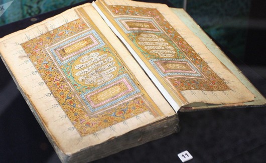 بالفيديو.. عملية جراحية تعيد لمسن روسي بصره وتمكنه من قراءة القرآن