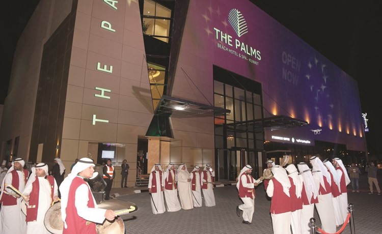 جانب من احتفالات فندق ومنتجع شاطئ النخيل بإعادة افتتاحه﻿