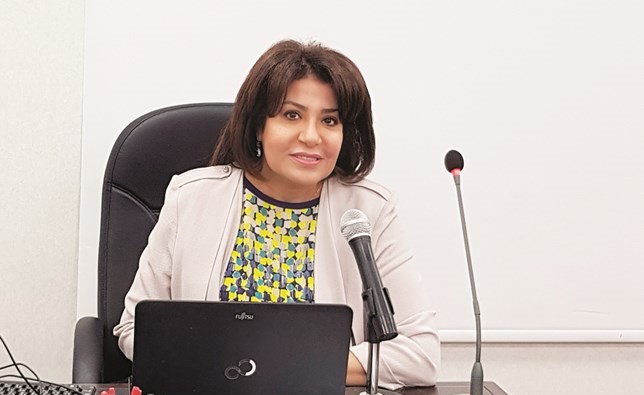 د.سهام القبندي خلال المحاضرة﻿