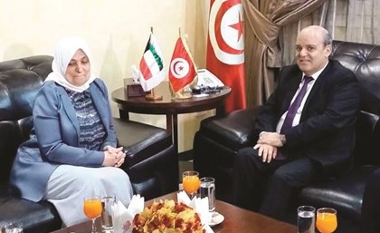 هند الصبيح خلال المحادثات مع الوزير التونسي فوزي عبدالرحمن ﻿