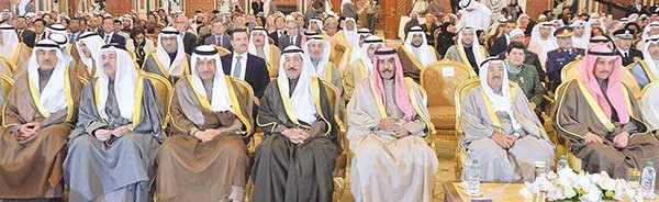  ﻿صاحب السمو الامير الشيخ صباح الاحمد متوسطا سمو ولي العهد الشيخ نواف الاحمد ومرزوق الغانم والشيخ جابر العبدالله وسمو الشيخ جابر المبارك والشيخ احمد الحمود والشيخ صباح الخالد﻿