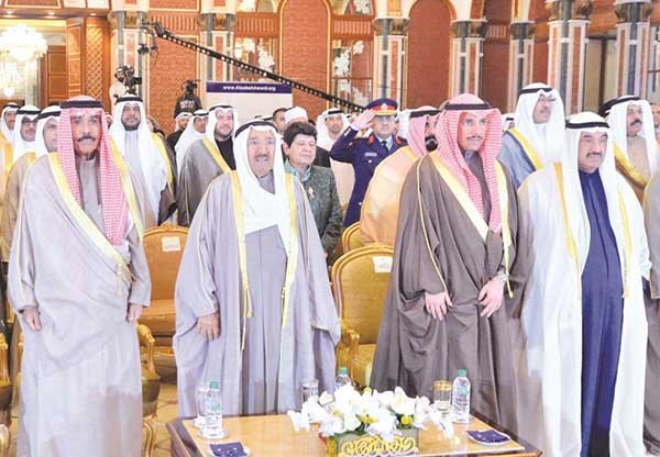 صاحب السمو الامير الشيخ صباح الاحمد وسمو ولي العهد الشيخ نواف الأحمد ومرزوق الغانم وسمو الشيخ ناصر المحمد خلال السلام الوطني﻿