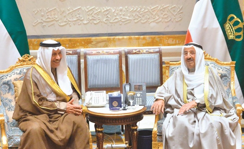  صاحب السمو الأمير الشيخ صباح الأحمد مستقبلا سمو رئيس مجلس الوزراء الشيخ جابر المبارك﻿