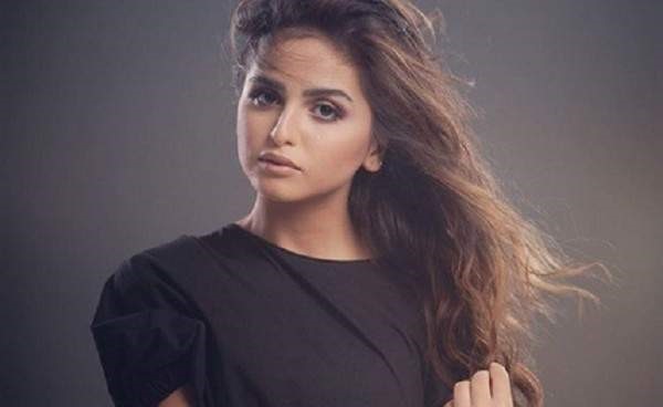 شاهد صور حلا الترك على الأحذية...فهل هذه محاولة لتشويه سمعتها؟