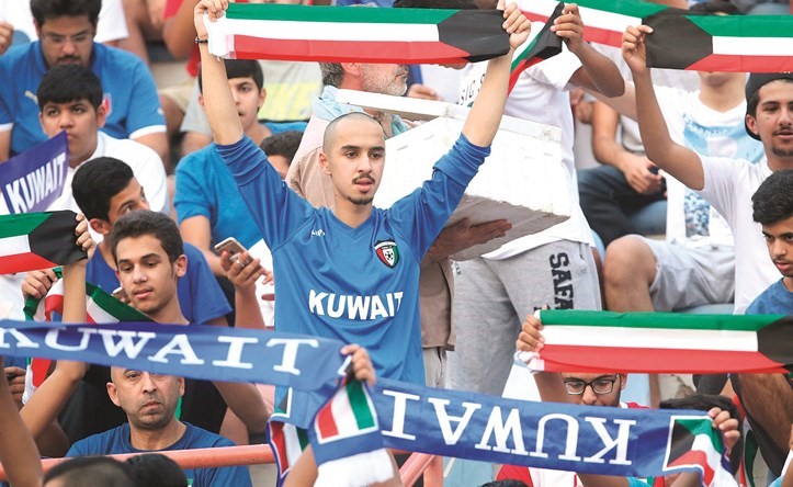 الجماهير تترقب وتأمل عودة الازرق الى الملاعب	(الازرق.كوم)﻿