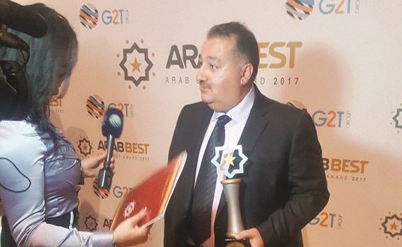 عماد بوخمسين متحدثا لوسائل الإعلام﻿