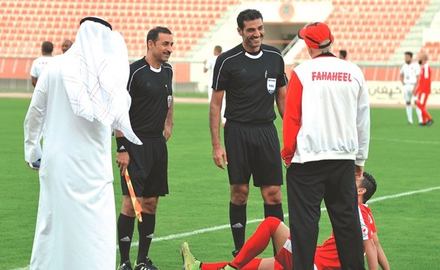 لاعب الفحيحيل تعرض للإصابة والحكم علي محمود أنهى المباراة بفوز الكويت	(الأزرق. كوم)﻿