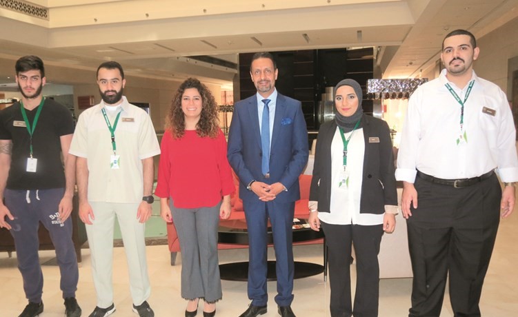 سيف الدين محمد في لقطة تذكارية مع متدربي لوياك﻿