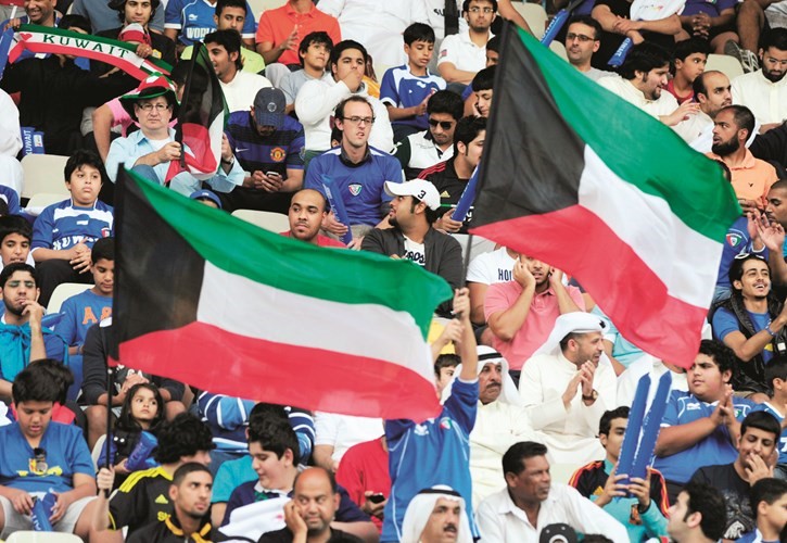 جماهير الأزرق تتمنى عودة منتخبها الى المشاركات الدولية 	(الأزرق. كوم)﻿