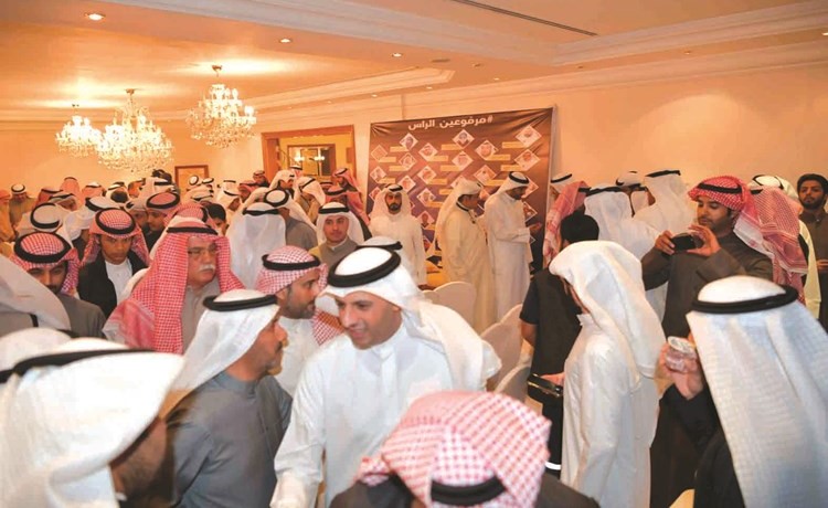 جانب من الحضور في الوقفة التضامنية مع أهالي المحكومين بديوان الخنة في الفيحاء﻿