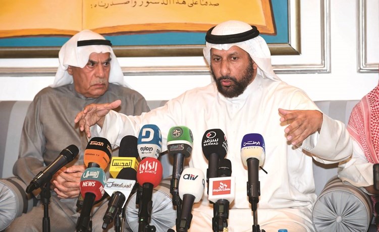 رئيس مجلس الأمة الأسبق احمد السعدون والنائب السابق عبداللطيف العميري 	(متين غوزال)﻿