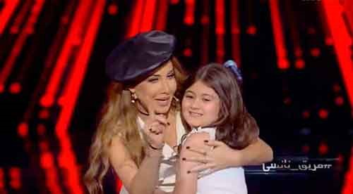 بالفيديو..الطفل المغربي حمزة لبيض يتسبب فى مشاجرة بين كاظم ونانسي وتامر !
