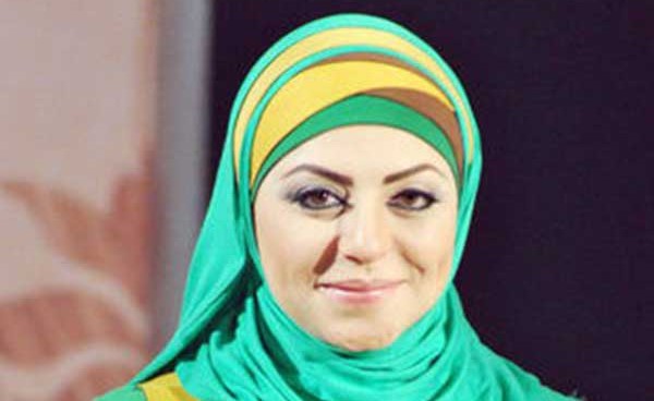 بالفيديو .. فنانة مصرية تبكي من غرفة العناية: "يا رب أقف على رجلي تاني"