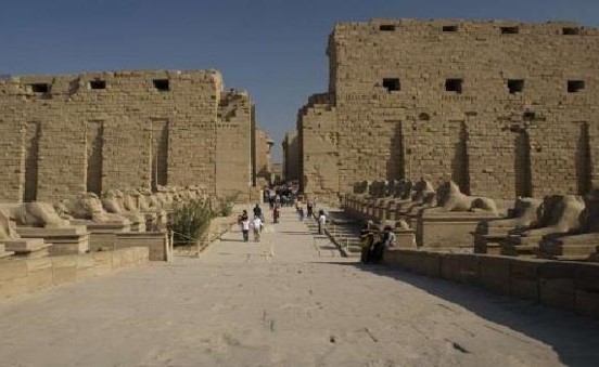علماء يستعدون لرصد تعامد الشمس على معبدي الكرنك وحتشبسوت في الأقصر