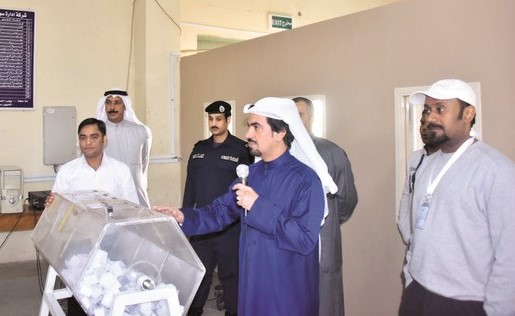 جانب من إجراء القرعة العلنية ﻿