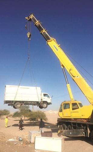 رفع إحدى البقالات المتنقلة﻿