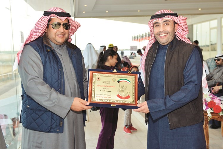 ناصر بورسلي مع الشيخ عبدالله السلمان في مناسبة سابقة﻿