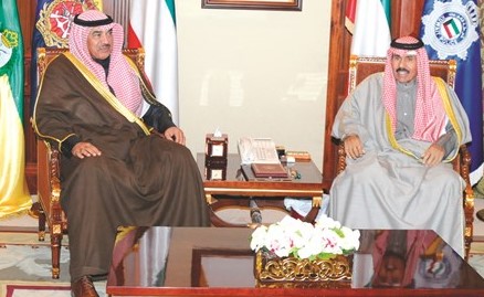 سمو ولي العهد الشيخ نواف الأحمد مستقبلا الشيخ صباح الخالد﻿