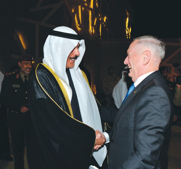 كلام الصورة الخالد مصافحا جيمس ماتيس