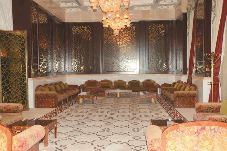 استراحة داخل المبنى﻿