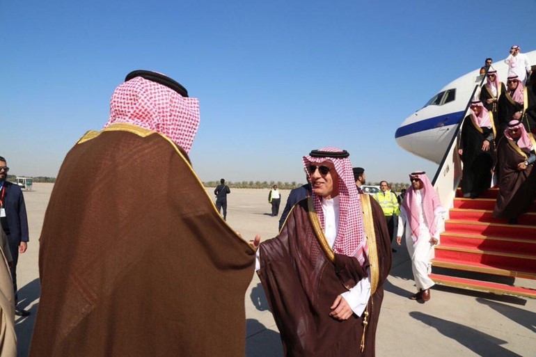 الشيخ صباح الخالد مستقبلاً عادل الجبير