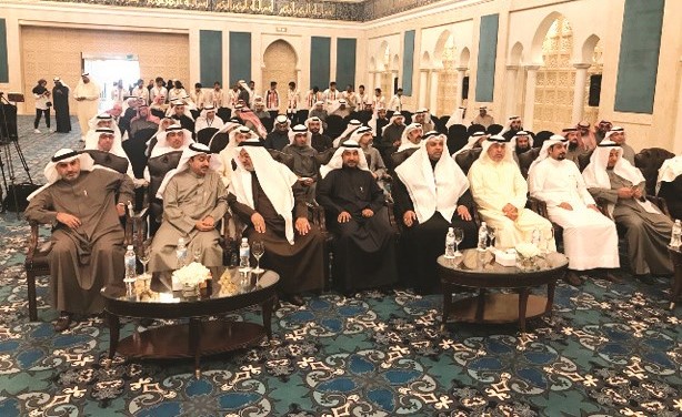 د.عبدالمحسن الحويلة في مقدمة الحضور ﻿